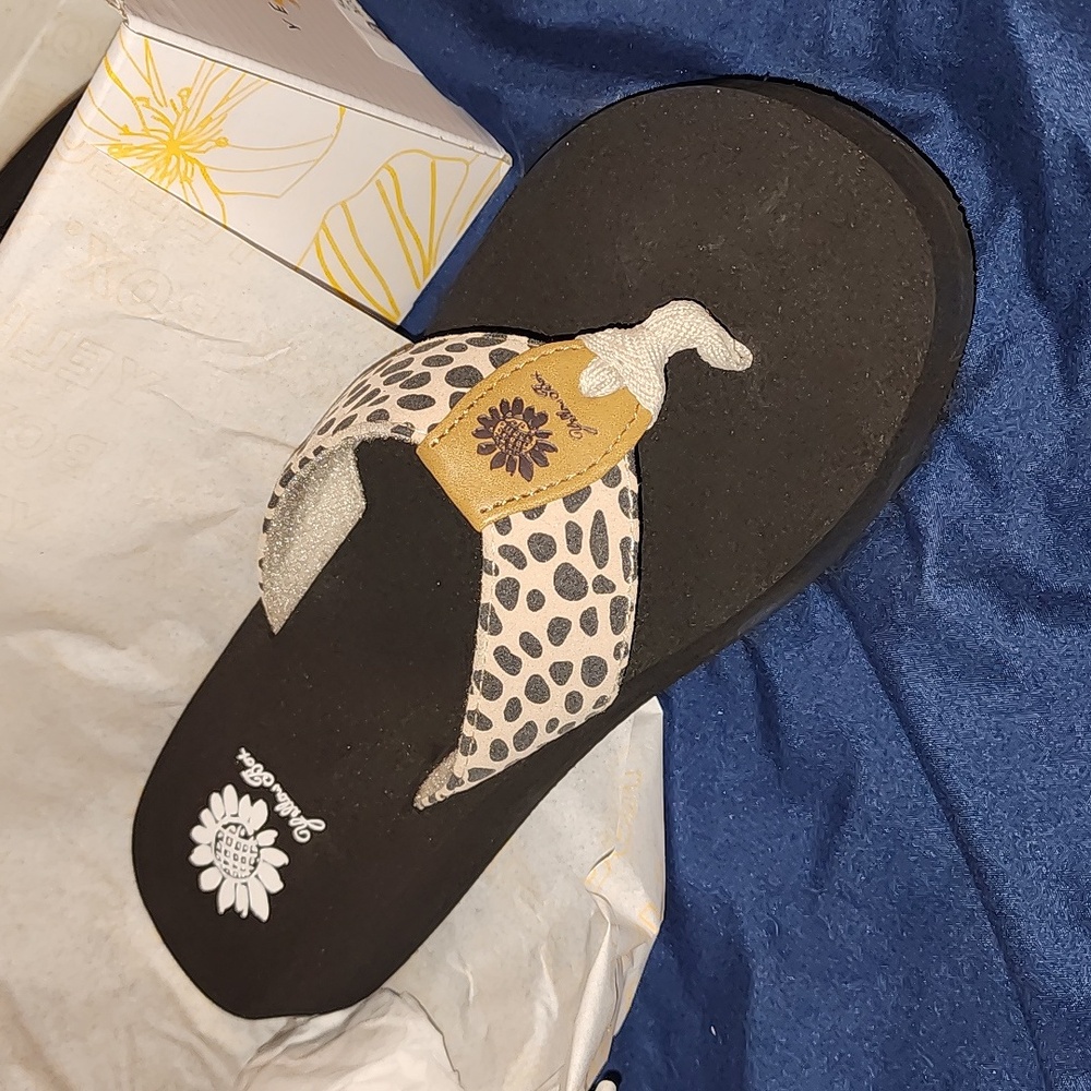 Yellow box flip flops leopard print